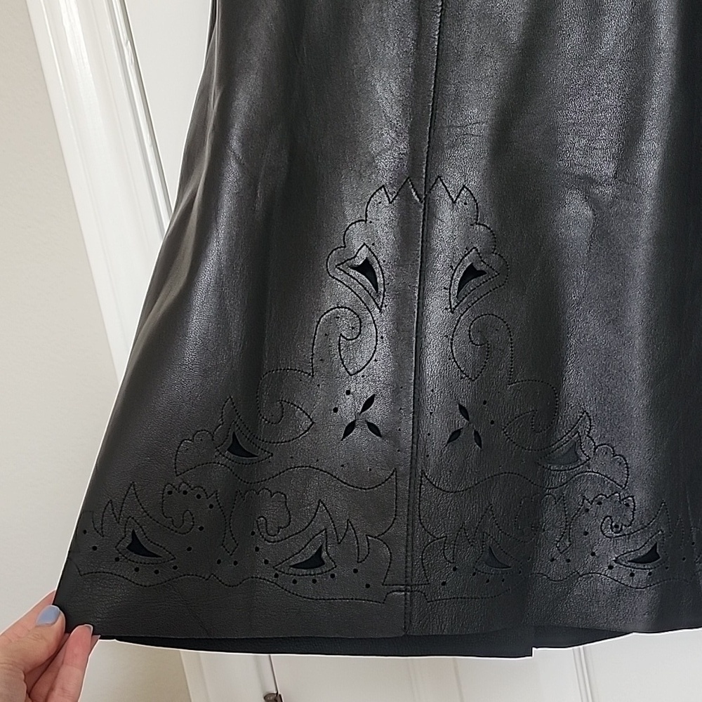 B&J Genuine Leather Black Skirt Etched Detail Size 10 - Picture 3 of 9